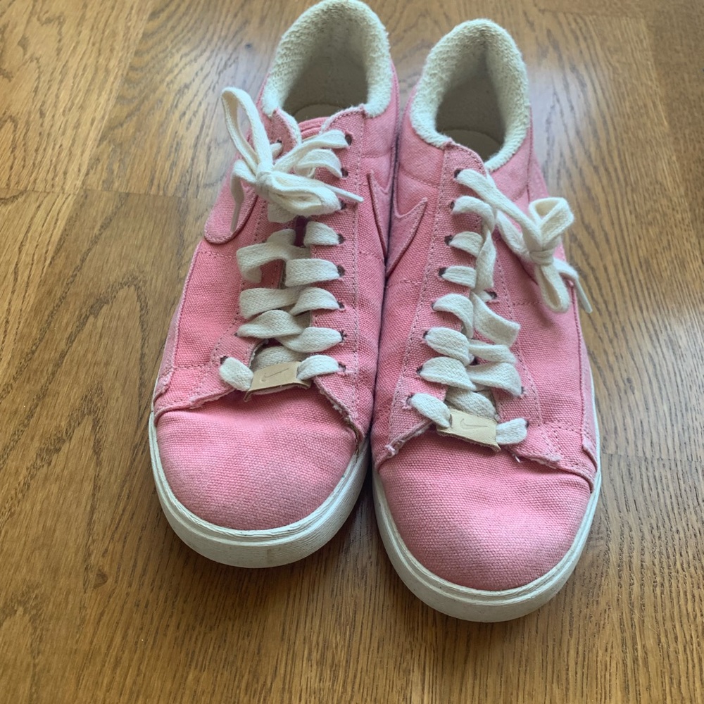 Nike Women’s Natural Dye Sneaker